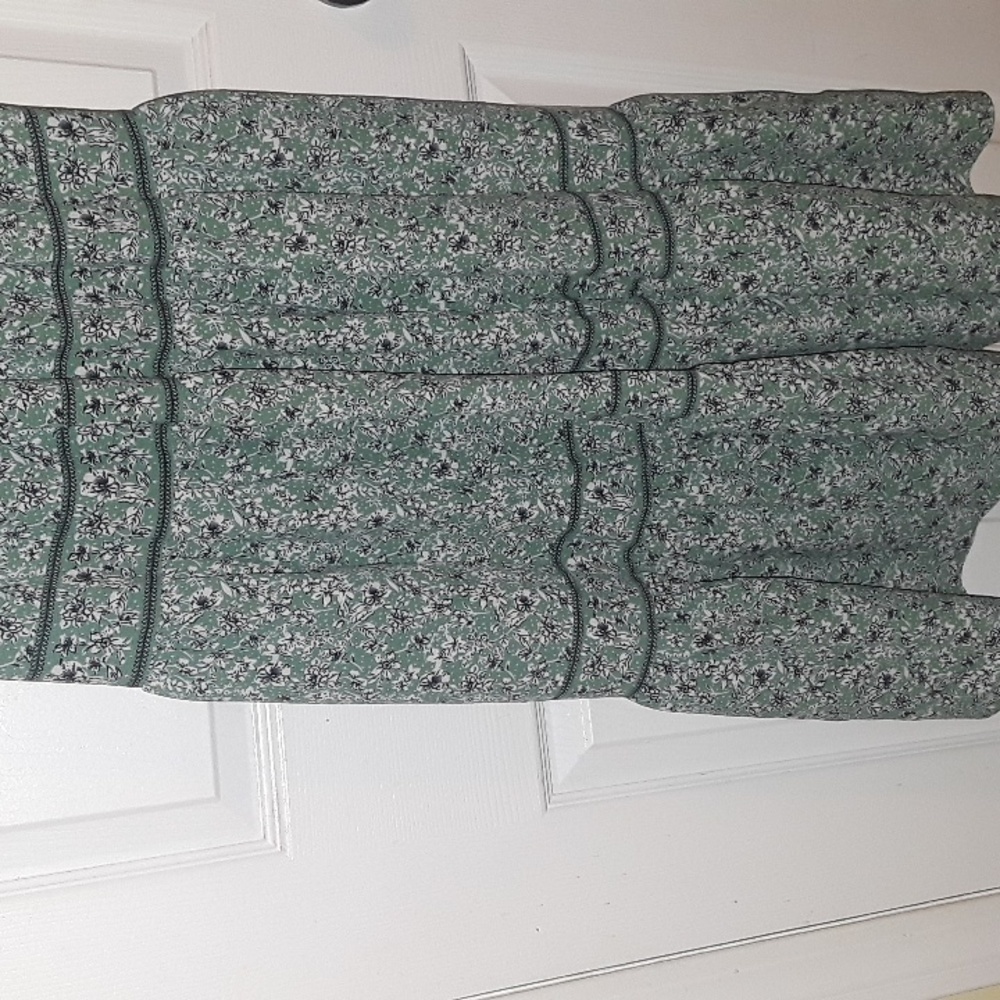Max Studio Elbow Length Sleeve Print Tiered Maxi Dress ditsy floral Green White - Picture 10 of 17
